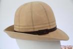 Vintage Dameshoed beige met stiksels 54 =XS gratis verzenden, Kleding | Dames, Hoeden en Petten, Ophalen of Verzenden, Gedragen