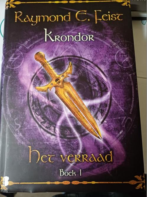 Raymond feist:het verraad.hardcover paars.9789022555033.L, Boeken, Fantasy, Gelezen, Ophalen
