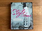 Style yourself - stylingtips van bekende fashionbloggers, Ophalen of Verzenden, Zo goed als nieuw