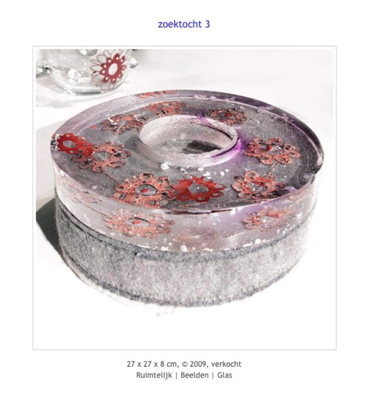 Ans Bakker beeldend glas kunstenaar, glasobject de Zoektocht, Antiek en Kunst, Kunst | Designobjecten, Ophalen of Verzenden