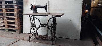 Antieke Pfaff naaimachine beschikbaar voor biedingen