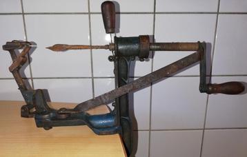 Appel schiller. Metaal. Antiek. 36/39 cm.  beschikbaar voor biedingen