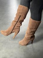 ZGAN Beige suède leren Invito laarzen met hoge hak maat 39, Hoge laarzen, Beige, Ophalen of Verzenden, Zo goed als nieuw