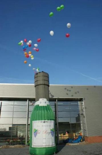 Te koop mega champagnefles van 7m hoog. beschikbaar voor biedingen