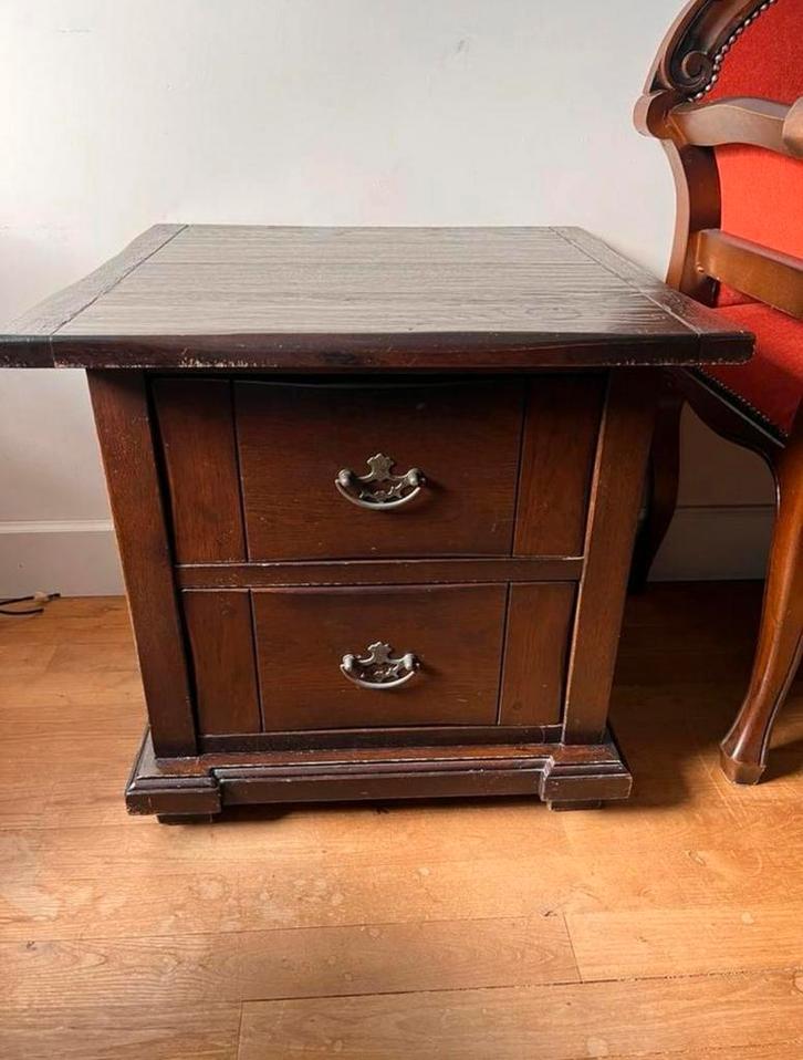 Ouderwets massief houten nachtkastje, Huis en Inrichting, Slaapkamer | Nachtkastjes, Gebruikt, Minder dan 55 cm, Minder dan 45 cm