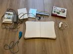 Nintendo Wii (bijna compleet) + Wii Fit + Accessoires, Ophalen of Verzenden, Zo goed als nieuw, Zonder controller, Met games