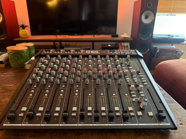 SSL BIG SIX - USB C Analoge Mixer, Muziek en Instrumenten, Mengpanelen, Zo goed als nieuw, 10 tot 20 kanalen, Microfooningang