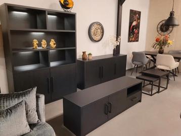 Complete meubelset + stoelen NIEUW! beschikbaar voor biedingen
