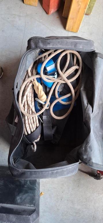 Veiligheidsharnas Maat L-XL beschikbaar voor biedingen