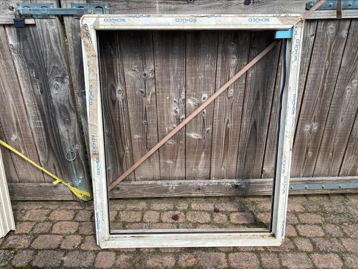 Schüco kunststof kozijnen/ramen, 2 stuks, Doe-het-zelf en Verbouw, Glas en Ramen, Zo goed als nieuw, Gevelraam of Ruit, 120 tot 160 cm