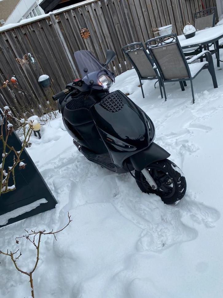 Zip scooter, Fietsen en Brommers, Scooters | Piaggio, Zo goed als nieuw, Zip, Maximaal 45 km/u, Benzine, Ophalen