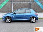 Peugeot 206 1.4 Génération NAP/NWE APK/AIRCO/CRUISE CONTRO, Auto's, Voorwielaandrijving, 4 cilinders, Blauw, Origineel Nederlands