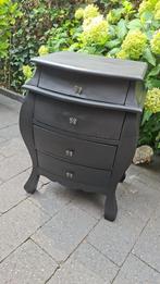 mooie landelijke zwarte ladekast met vlinderknopjes, Huis en Inrichting, Kasten | Ladekasten, Ophalen, 50 tot 100 cm, Zo goed als nieuw