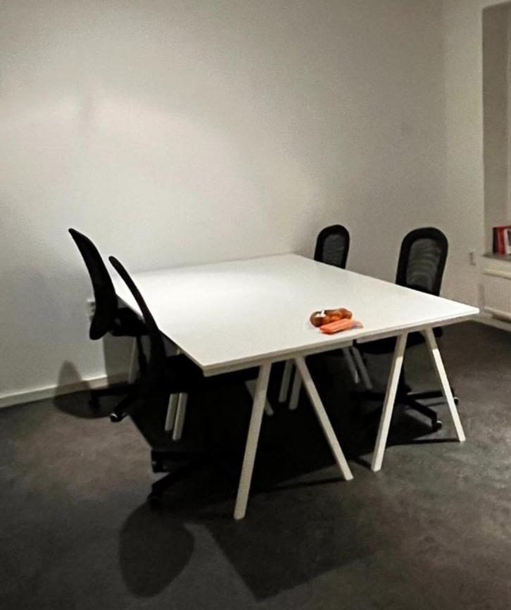 4 witte IKEA bureau's, Huis en Inrichting, Bureaus, Gebruikt, Bureau, Ophalen