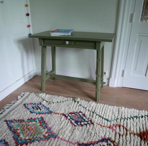 Vintage kinderbureautje, Huis en Inrichting, Bureaus, Zo goed als nieuw, Ophalen