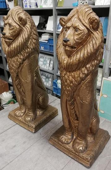 Set van 2 prachtige terra cotta leeuwen 65 cm hoog beschikbaar voor biedingen