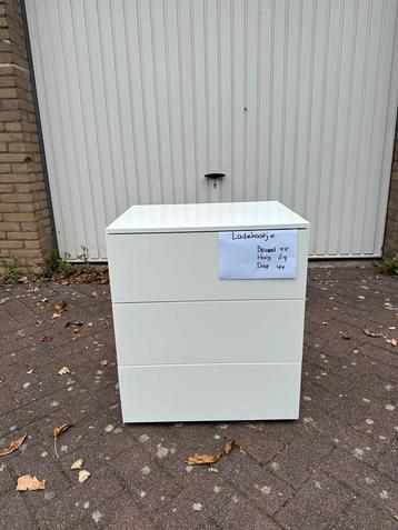 Hoogglans wit ladekastje - zo goed als nieuw! beschikbaar voor biedingen
