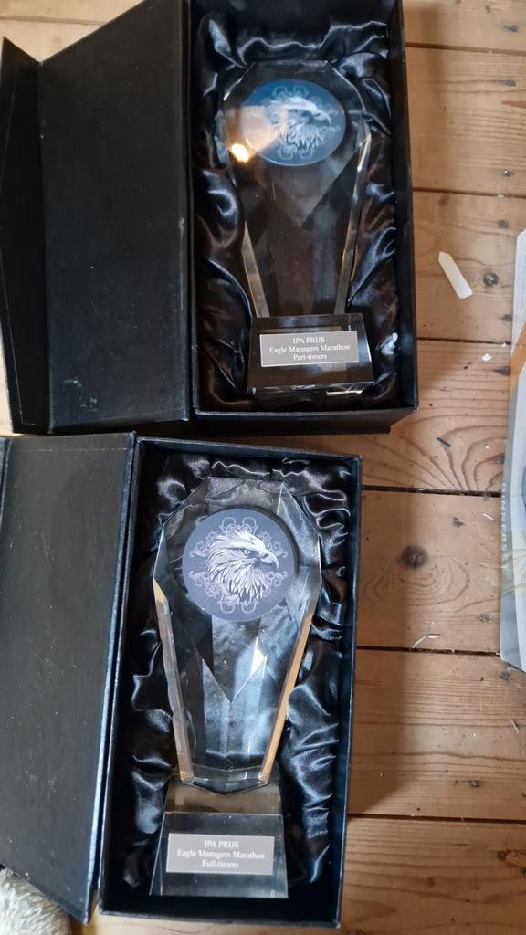 Glazen trofee IPA Prijs Eagle Managers Marathon, Antiek en Kunst, Antiek | Overige Antiek, Ophalen of Verzenden