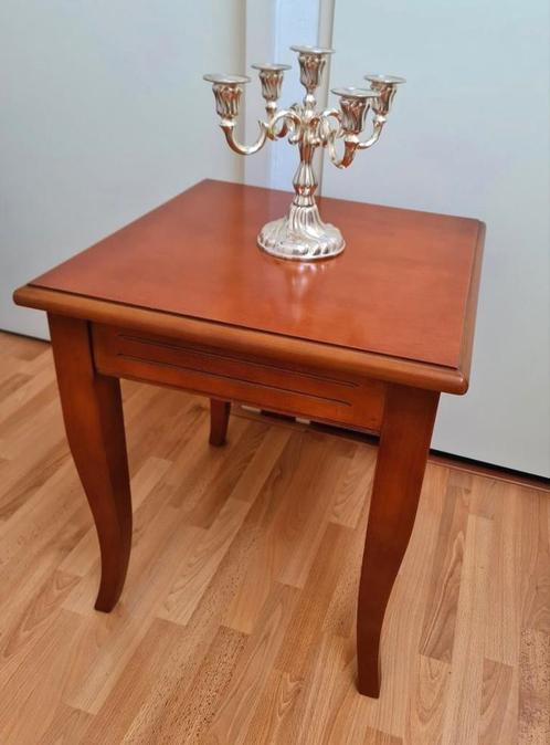 Klassieke tafel golvende onderpoten kersenhout + kandelaar, Antiek en Kunst, Antiek | Meubels | Tafels, Ophalen