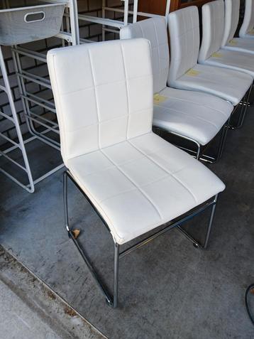 Witte Kunstleren Stoelen - Zeer goede staat - 6 voor € 100 beschikbaar voor biedingen