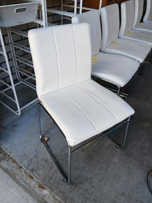 Witte Kunstleren Stoelen - Zeer goede staat - 6 voor € 100, Huis en Inrichting, Stoelen, Gebruikt, Vijf, Zes of meer stoelen, Kunststof