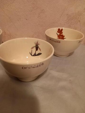 4 schaaltjes met verschillende orchideeën  beschikbaar voor biedingen