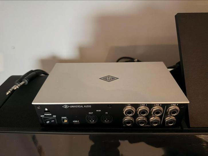 Universal Audio Volt 4 4x4 USB-C audio interface, Muziek en Instrumenten, Soundmodules, Zo goed als nieuw, Ophalen