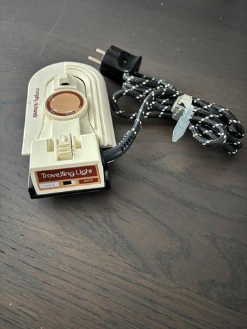 Reisstrijkijzer met instelbaar wattage. Nieuw. beschikbaar voor biedingen
