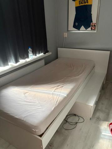 Eenpersoonsbed 90x200 met opbergruimte
