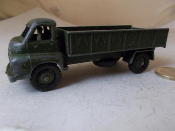 1954 Dinky Toys 621. 3 TON ARMY WAGON + DRIVER. beschikbaar voor biedingen