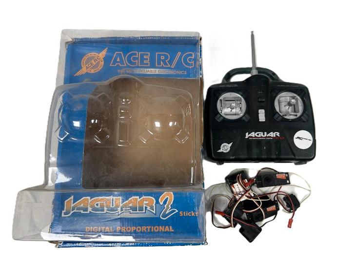 Jaguar T2D, 2x servo, ontvanger en schakelaar rc, Hobby en Vrije tijd, Modelbouw | Radiografisch | Auto's, Gebruikt, Onderdeel