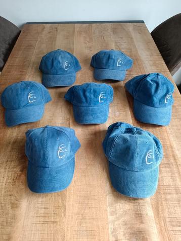 7 caps van Mitsubishi Colt. Koop er 7 en krijg er 2 gratis. beschikbaar voor biedingen