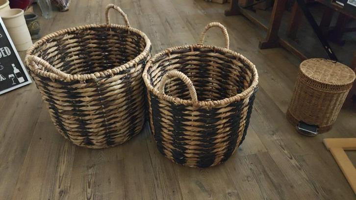 Rieten manden, Huis en Inrichting, Woonaccessoires | Schalen en Manden, Gebruikt, Mand, Rond, Riet, Ophalen