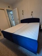 Tweepersoonsbed met blauwe bekleding met losse matrassen, Huis en Inrichting, Slaapkamer | Bedden, Ophalen, Gebruikt, Blauw, Tweepersoons