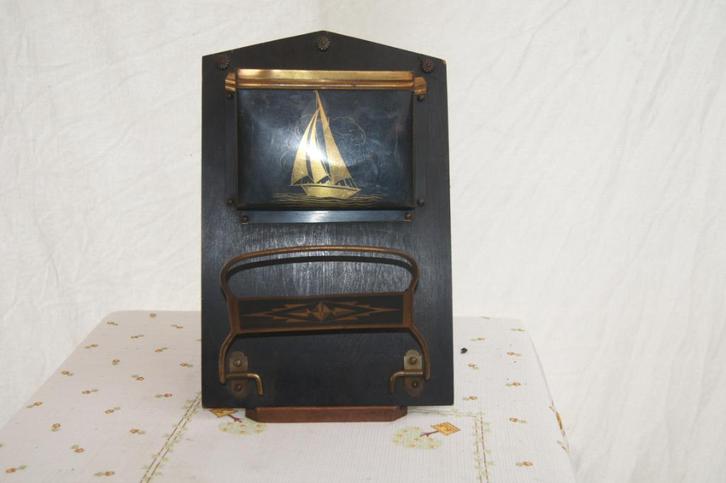 Krantenhanger  hout bewerkt Antiek, Antiek en Kunst, Antiek | Overige Antiek, Ophalen of Verzenden