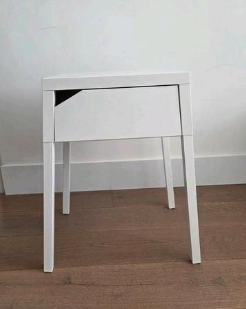 Metalen Nachtkastje met Lade Ikea beschikbaar voor biedingen