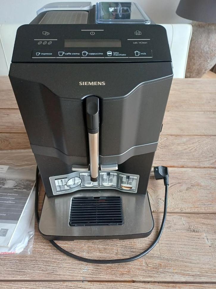 Siemens EQ.3 s300 Koffiezetapparaat, Witgoed en Apparatuur, Koffiezetapparaten, Gebruikt, Koffiebonen, Koffiemachine, 2 tot 4 kopjes
