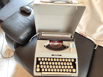 Vintage Imperial 8 Typemachine beschikbaar voor biedingen