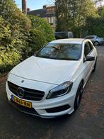 Mercedes-Benz A-Klasse A180 1.6 Blue Efficiency 2013 Wit, Auto's, Mercedes-Benz, Voorwielaandrijving, 65 €/maand, Zwart, 4 cilinders