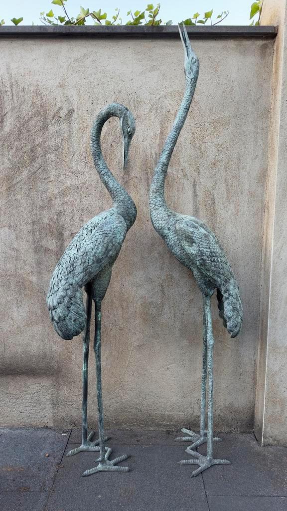 Een prachtig koppel vogels (kraanvogel) - fontein functie, Tuin en Terras, Tuinbeelden, Zo goed als nieuw, Dierenbeeld, Metaal