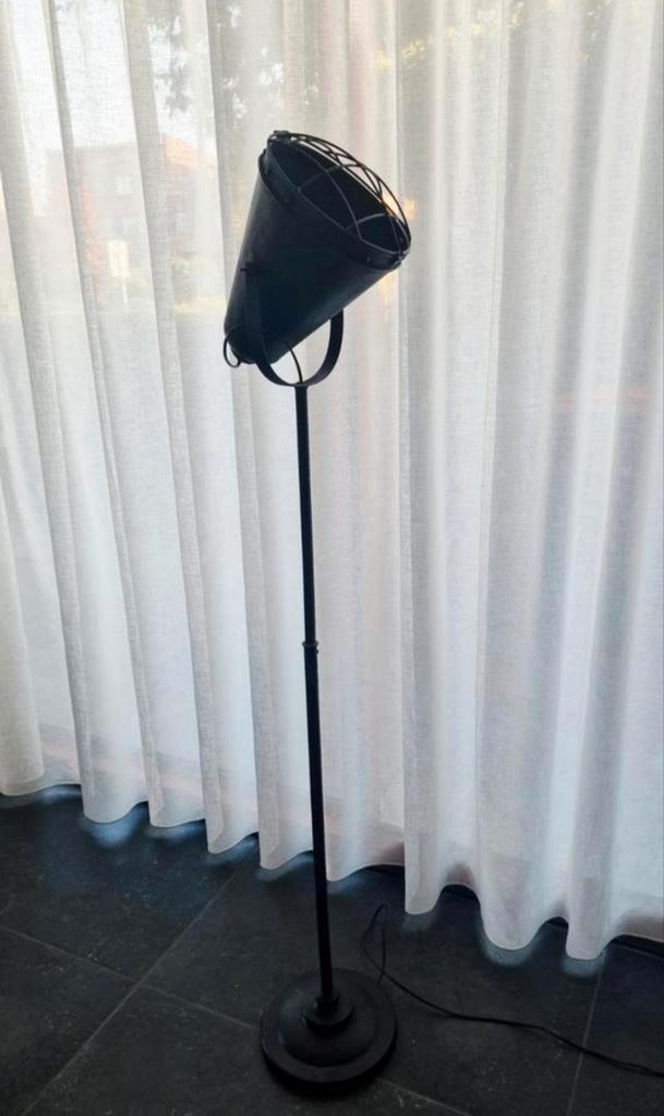 Industriële vloerlamp  ca 160 Hoog, Huis en Inrichting, Lampen | Vloerlampen, Gebruikt, 150 tot 200 cm, Metaal, Ophalen