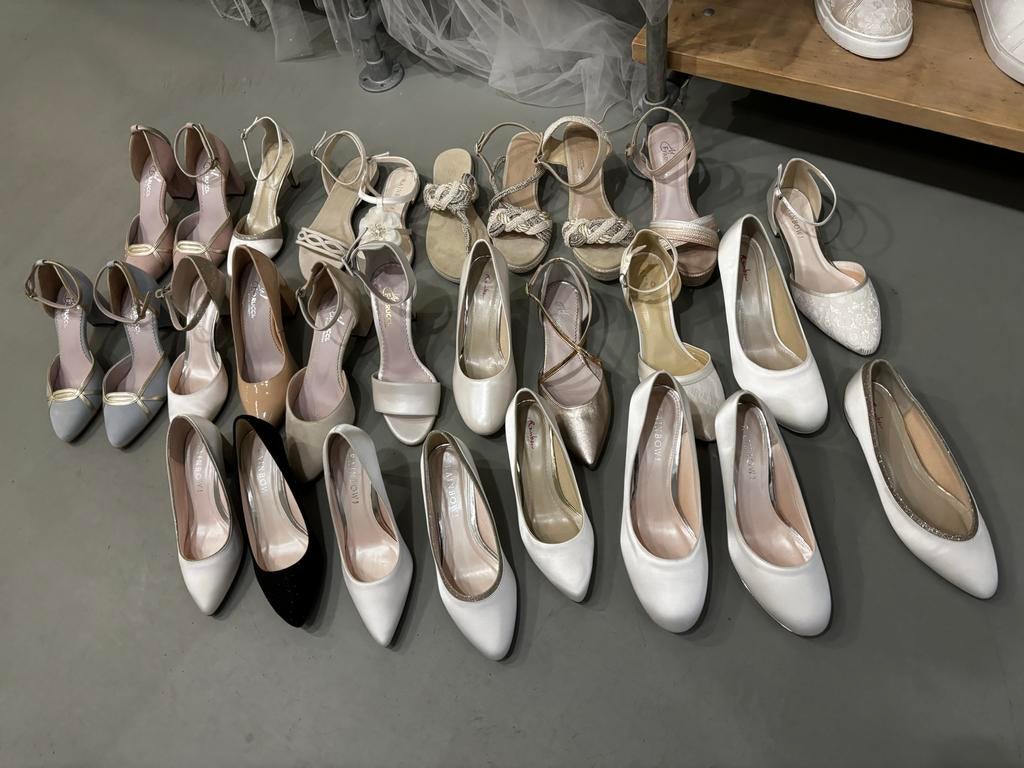 Partij Bruidsschoenen - 27 Paar - Diverse Maten & Kleuren, Kleding | Dames, Schoenen, Zo goed als nieuw, Overige typen, Wit, Ophalen
