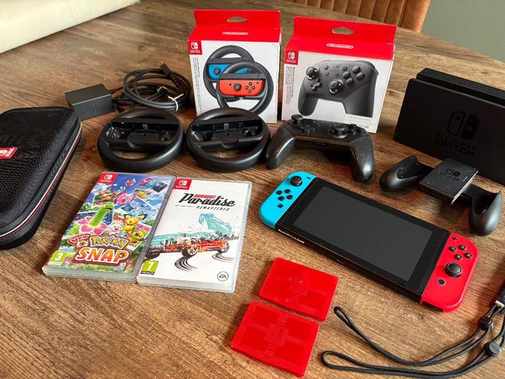 Nintendo switch met accessoires, Spelcomputers en Games, Games | Nintendo Switch, Zo goed als nieuw, Overige genres, 2 spelers