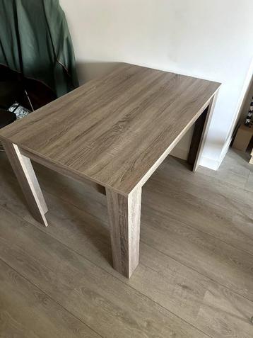 Tafel beschikbaar voor biedingen