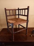 Antieke Driehoekstoel, Ophalen