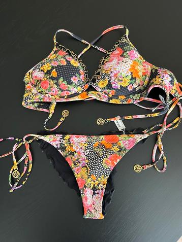 Luli Fama bikini beschikbaar voor biedingen
