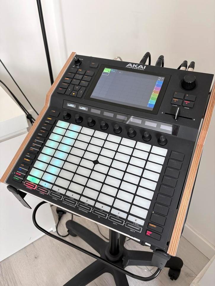 Akai Force - Inc Decksaver, standaarden, SSD en Samplepacks!, Muziek en Instrumenten, Samplers, Zo goed als nieuw, Ophalen