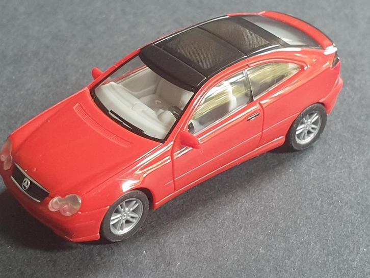 1:87 Mercedes C-klasse Compact panoramadak rood Herpa € 5, Hobby en Vrije tijd, Modelauto's | 1:87, Zo goed als nieuw, Auto, Herpa