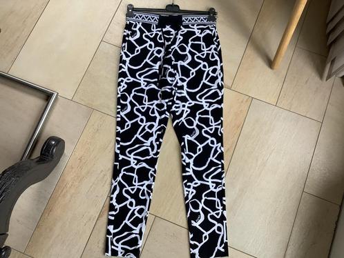 Zoso travelbroek maat M z.g.a.n., Kleding | Dames, Broeken en Pantalons, Zo goed als nieuw, Maat 38/40 (M), Zwart, Lang, Verzenden