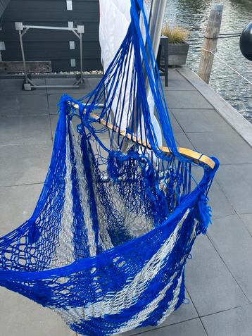 Blauw-Witte Hangstoel beschikbaar voor biedingen